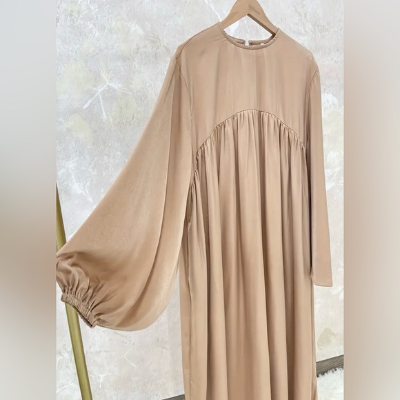 Ramadan Lantern Dress - Timeless Solid Modesty - Flowy Lantern Sleeves Maxi - Picture 3 of 10